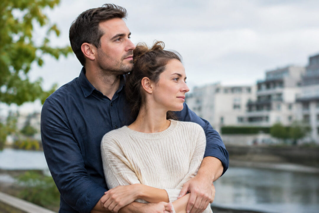Schéma d'engrenages illustrant couple, compensation et transmission entre moteur et roues